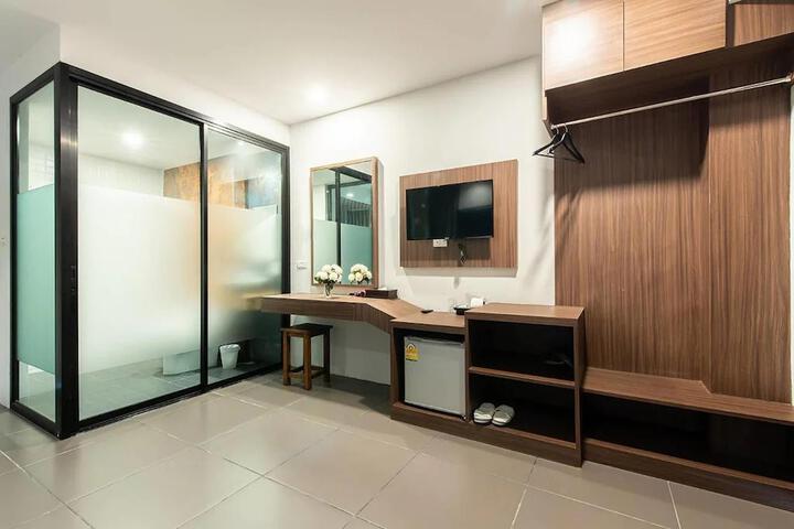 Room 32 of 36