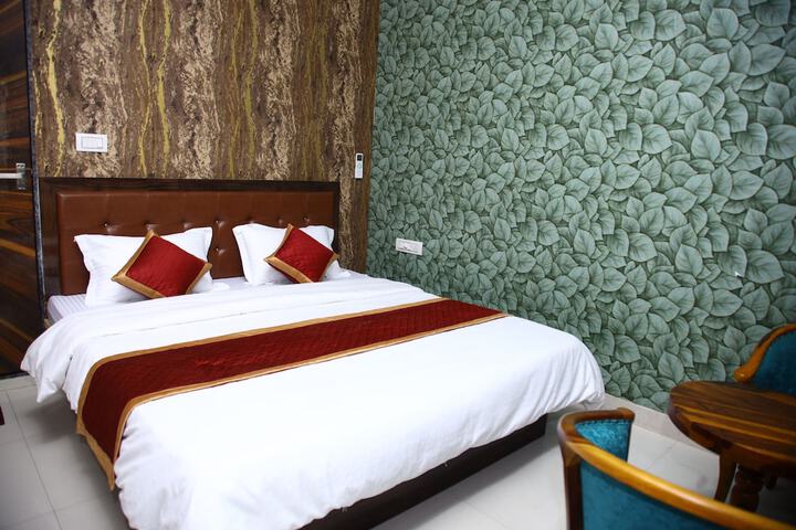 Room 4 of 24