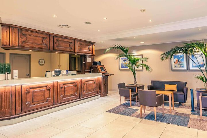 Entrance & Lobby