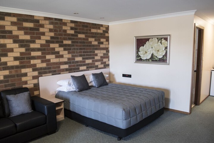 Room 6 of 35