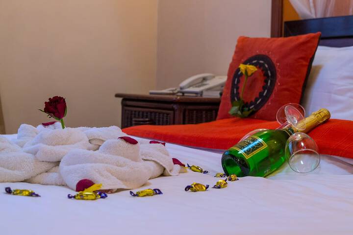 Room 2 of 32