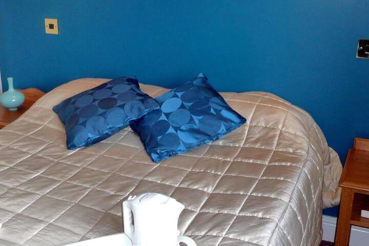 Room 3 of 52