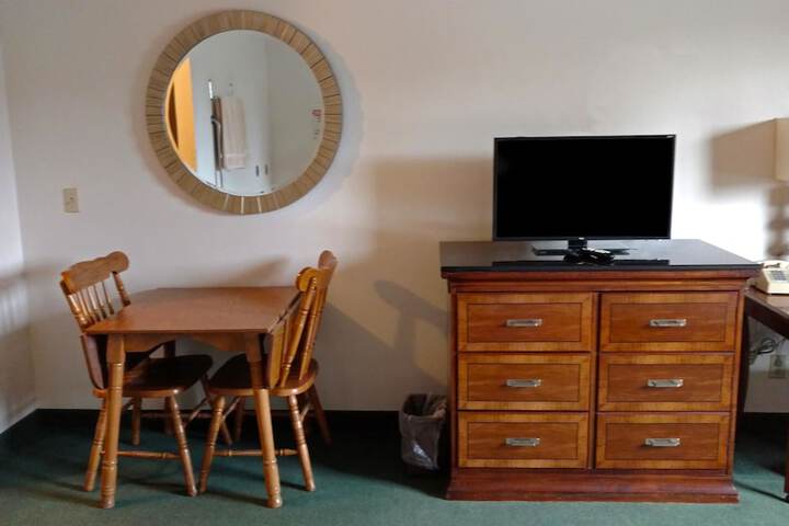 1 Queen Bed Acessible (3 of 7)