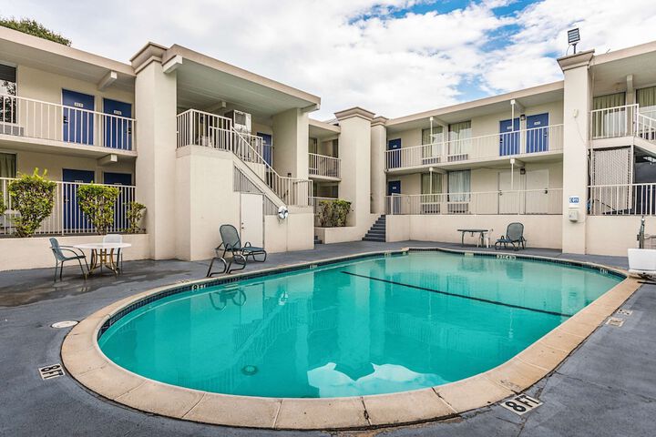Hotel Pool