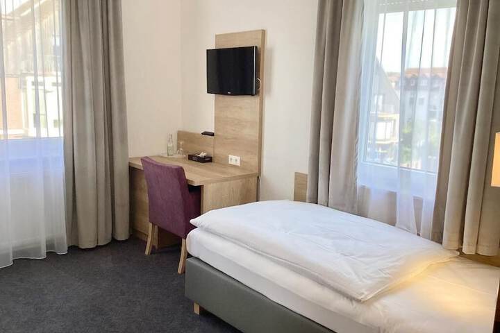 Room 6 of 14
