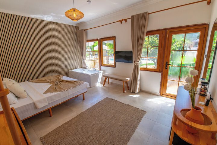 Room 12 of 25