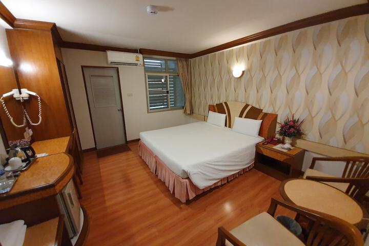 Room 15 of 48