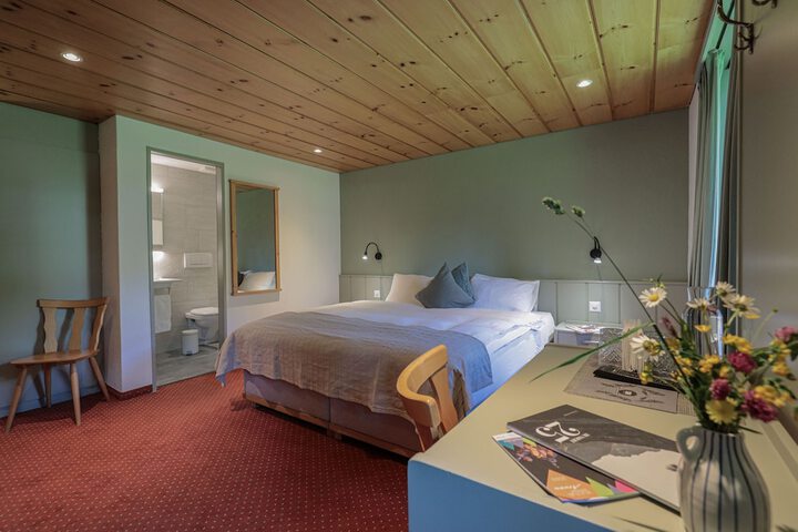 Room 21 of 102