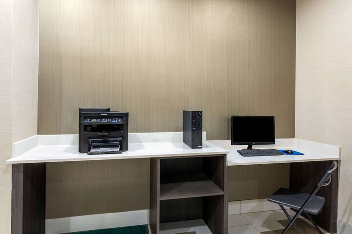 Business Center 44 of 47