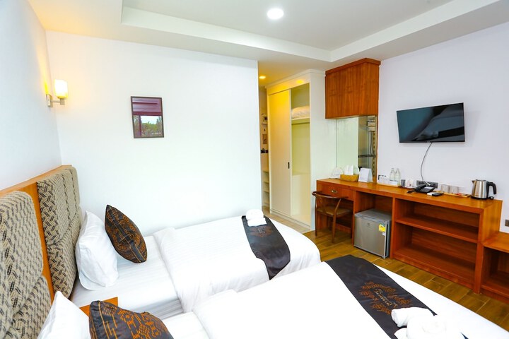 Room 7 of 25