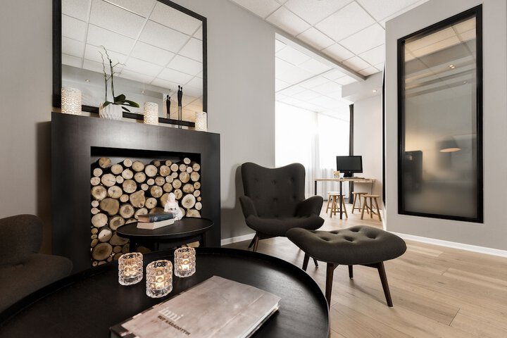 Guest Lobby