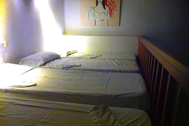 Room 5 of 10