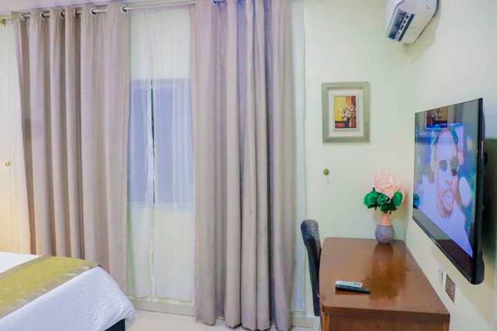 Room 5 of 32