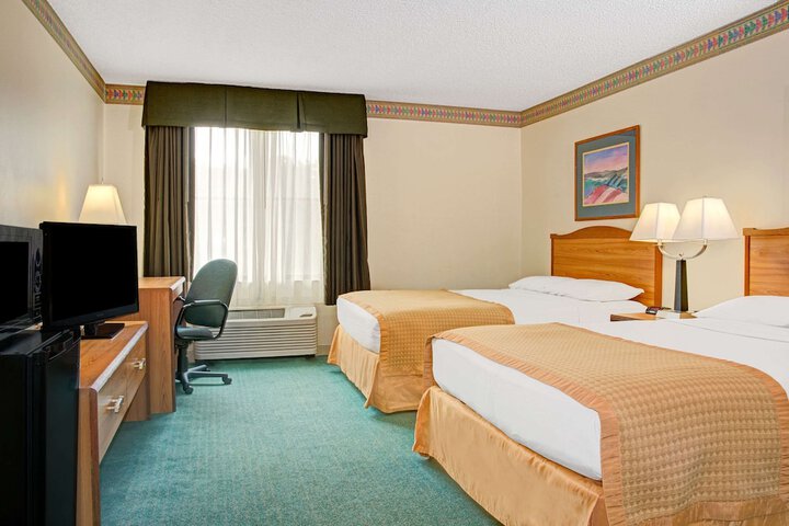 Room 28 of 61