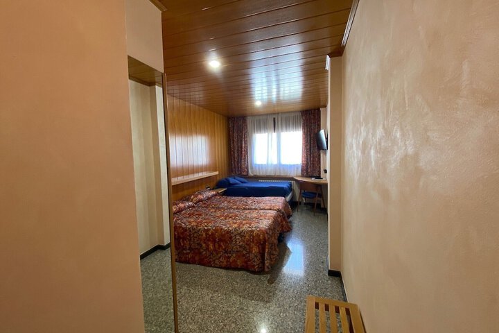 Room 16 of 60