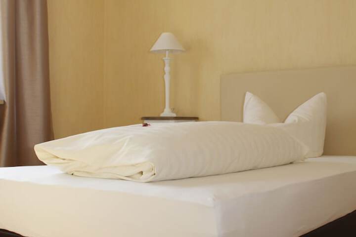 Room 3 of 87