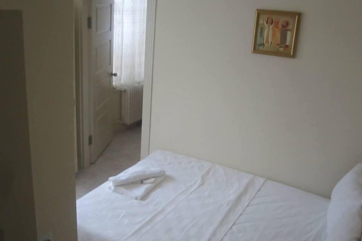Room 10 of 29
