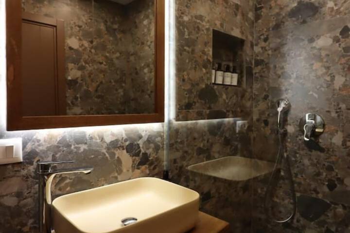 Room 50 of 112