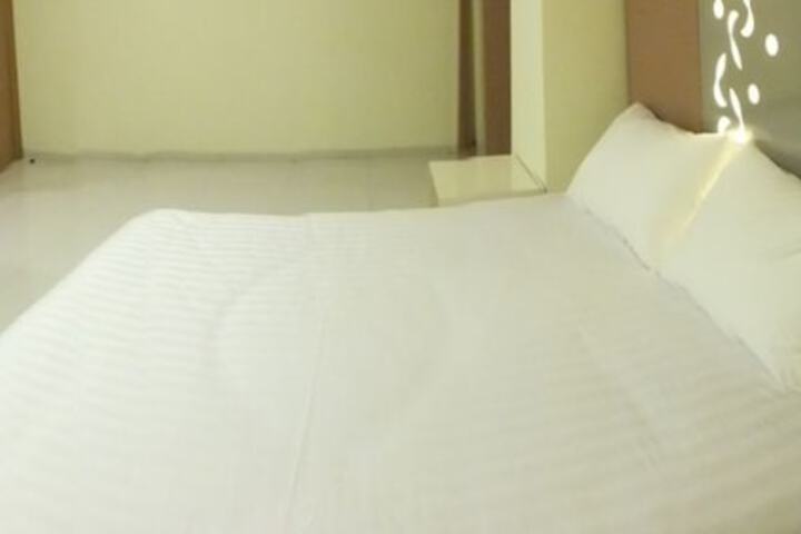 Room 9 of 35