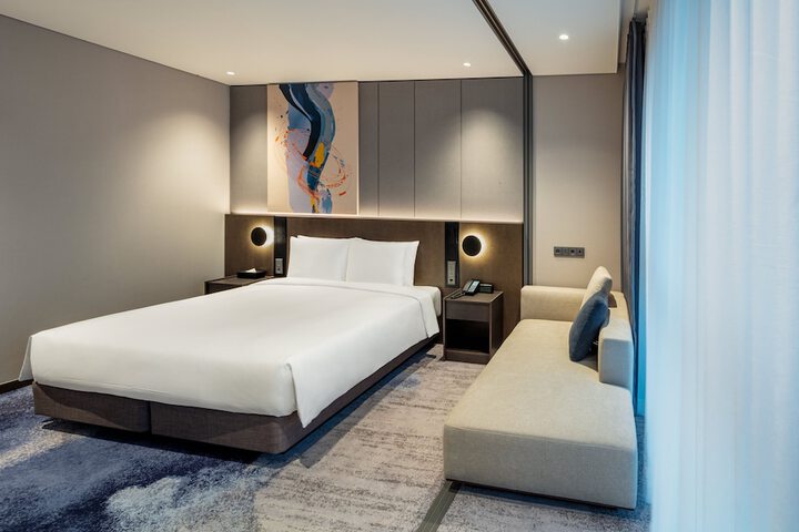 Room 6 of 27