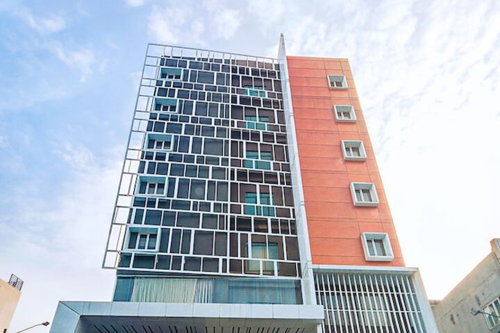 Exterior of FOX Lite Hotel Grogol Jakarta