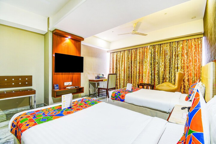 Room 13 of 26