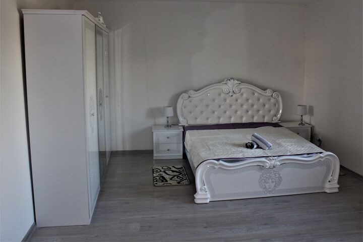 Room 15 of 18