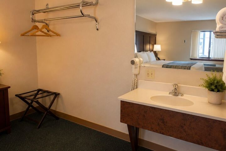 Room 9 of 29