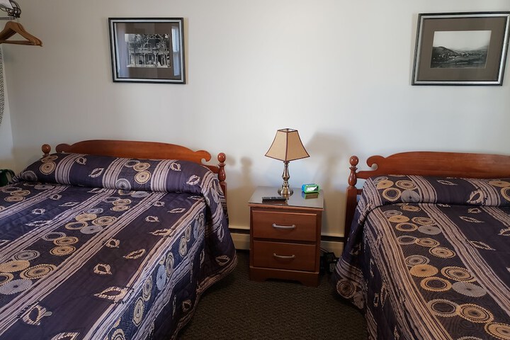 Basic Room 2 Double Beds (3 of 3)