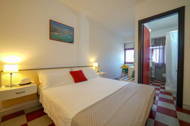 Room 6 of 44