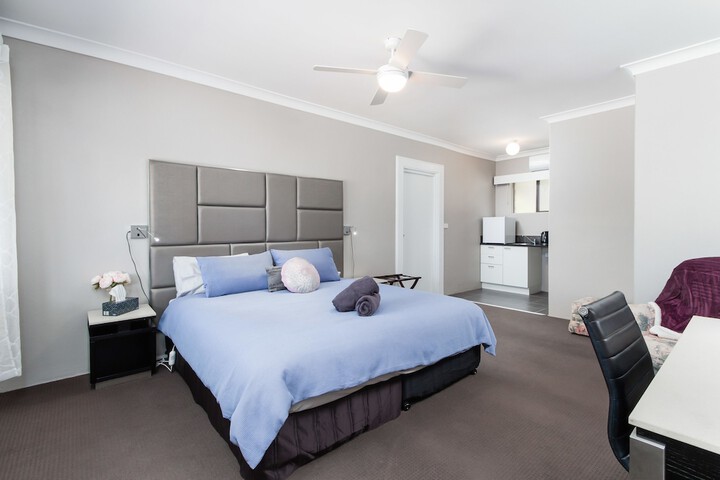 Room 2 of 18