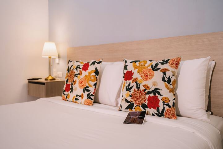 Room 4 of 93