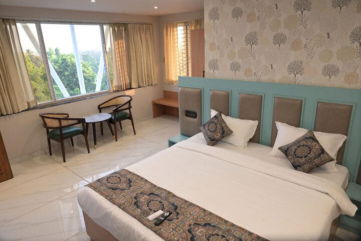 Room 2 of 62