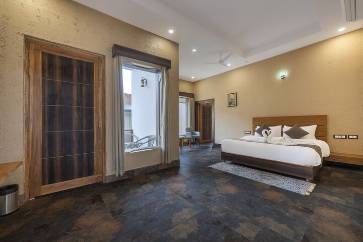 Room 27 of 74