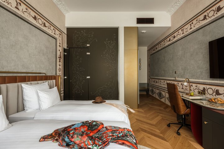 Room 50 of 90