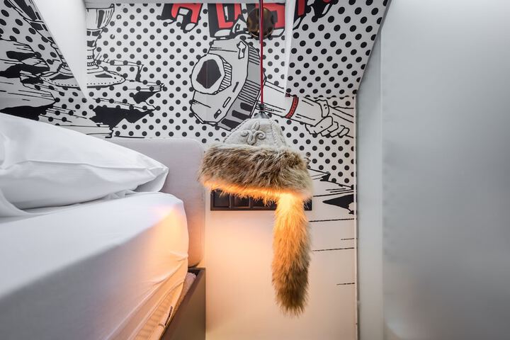 Room 8 of 34