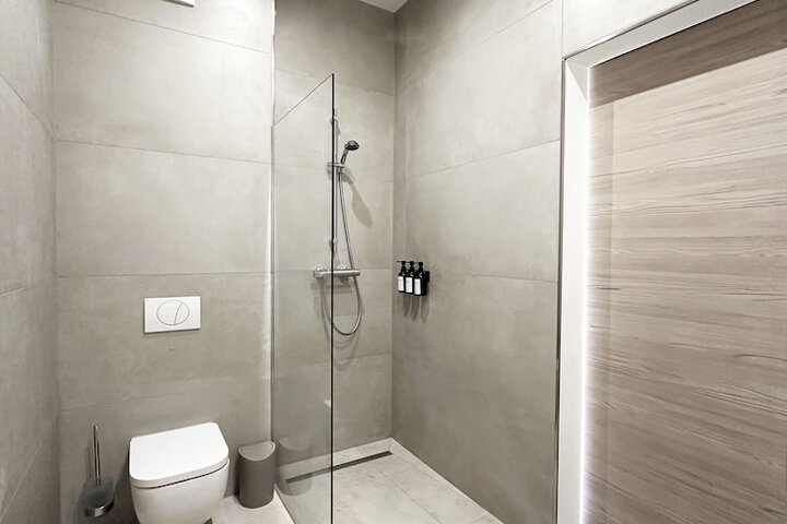 Room 52 of 75