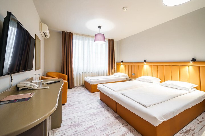 Room 15 of 34