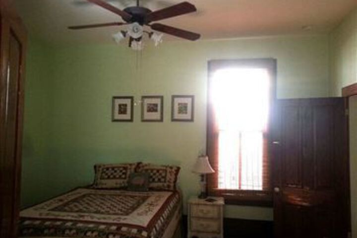 Room 48 of 165