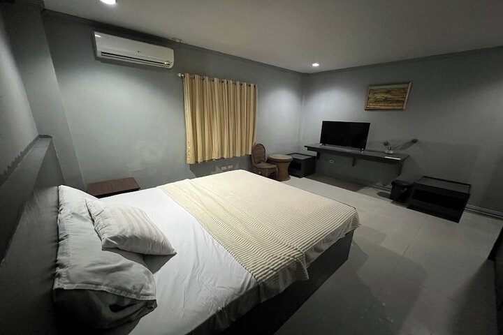 Room 8 of 28