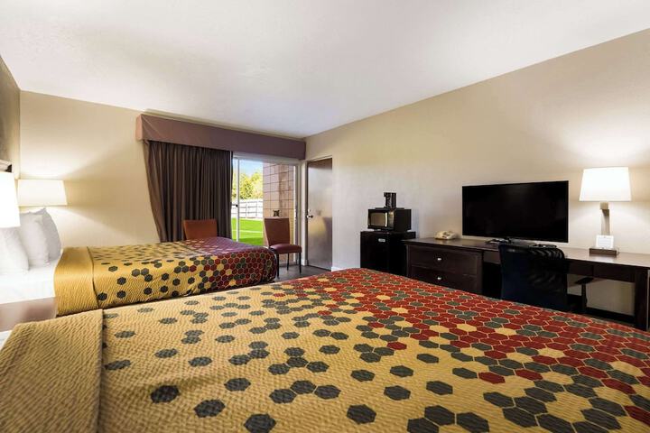 1 King Bed (7 of 13)