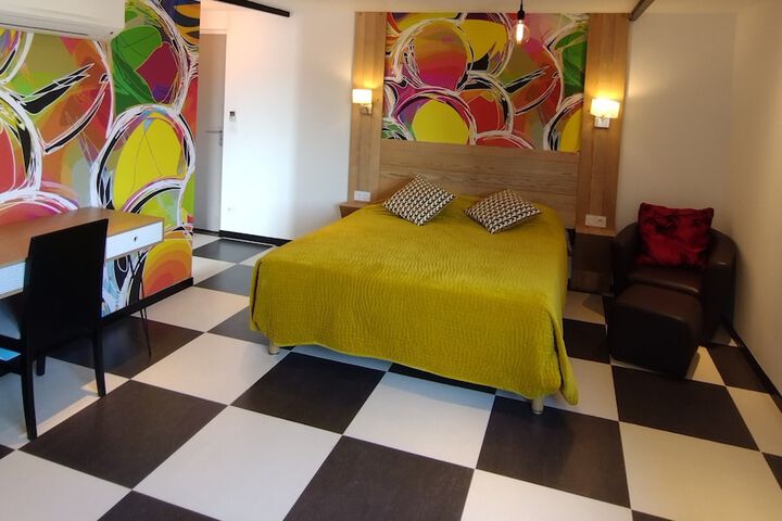 Room 30 of 51