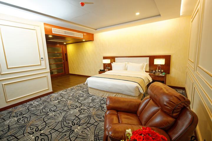 Room 3 of 70