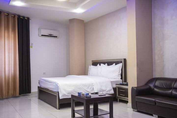 Room 13 of 29