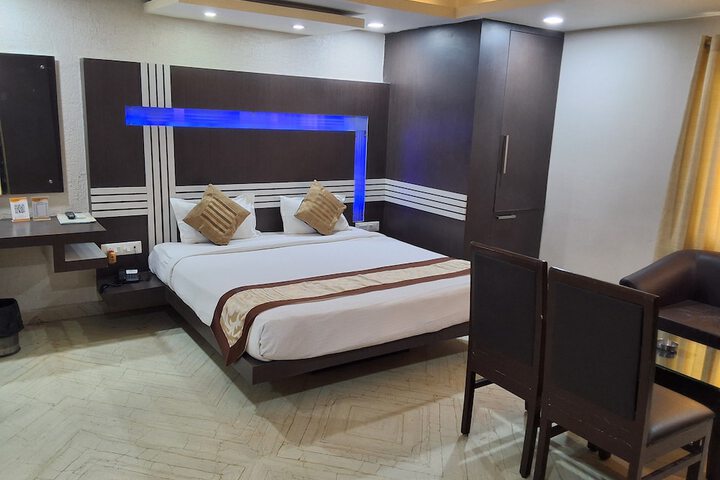 Room 11 of 25