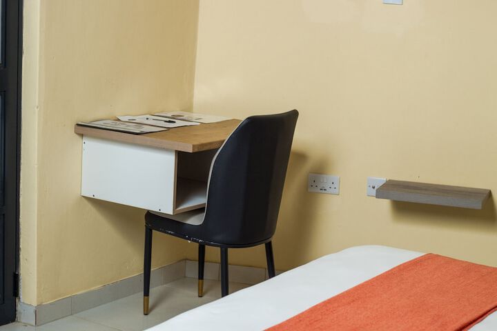 Room 5 of 17