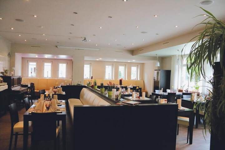 Dining 20 of 47