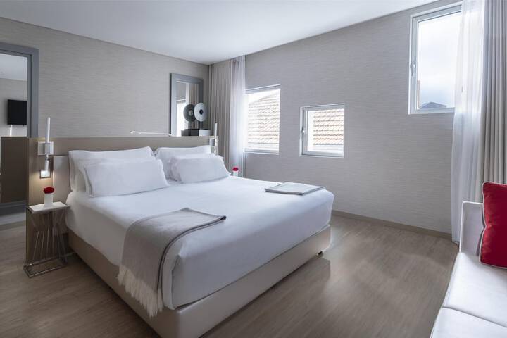 Room 27 of 64