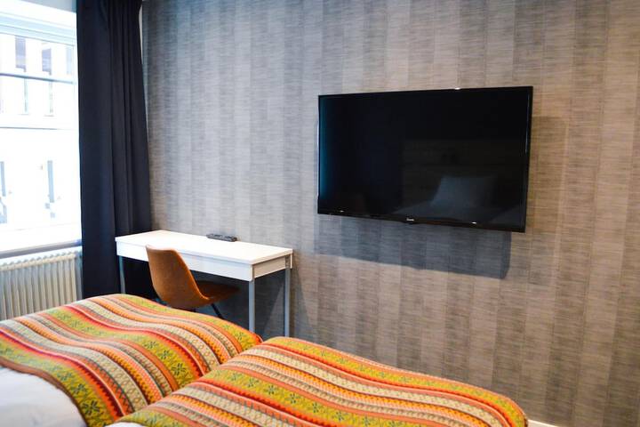 Room 6 of 17
