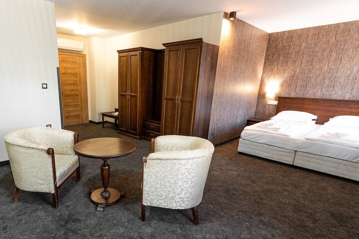 Room 3 of 9